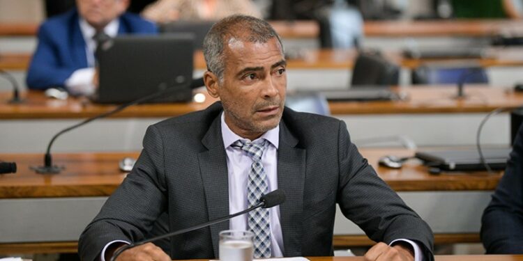 Romário é relator do projeto - Pedro França/Agência Senado
