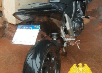 Após perseguição e tiro, PM apreende moto furtada em Cambará