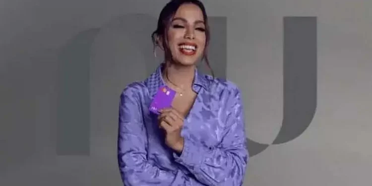 Anitta e o Nubank. Foto: Divulgação