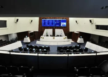 Assembleia recua e diz que não vai promulgar lei que permite vinda de lixo de outros estados