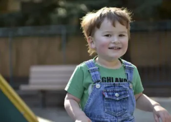 Pessoas com autismo em qualquer idade podem receber auxílio financeiro do INSS; conheça regras
