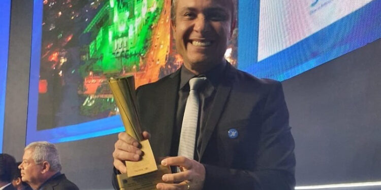Marcelo Palhares, prefeito de Jacarezinho, em premiação nacional do Sebrae do prêmio Prefeito Empreendedor