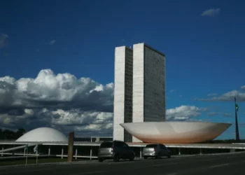 Após STF, Congresso quer aumentar os próprios salários para R$ 36,8 mil