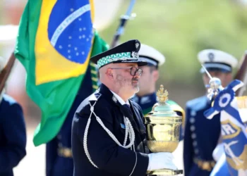 Coração preservado de Dom Pedro I chega a Brasília com honras de chefe de Estado