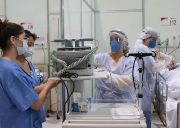 Novo piso da enfermagem sem reajuste do SUS pode gerar colapso em hospitais do PR, diz Federação