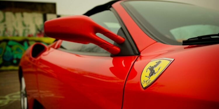 Ferrari é leiloada em Londrina - Foto: Pexels