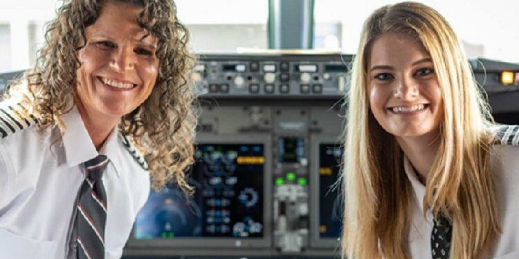 Pela primeira vez, mãe e filha pilotos trabalham no mesmo avião - Foto: Southwest Airlines Co. / Schelly Stone