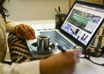 Senado aprova MP com novas regras de home office e auxílio-alimentação; vejas quais são