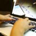 Quase 85% das pessoas de 10 anos ou mais acessam internet no Brasil
