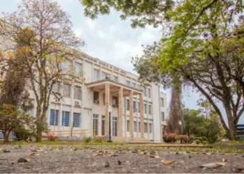UEPG afasta alunos envolvidos em denúncia sobre troca de mensagens racistas em grupo