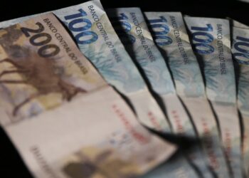 Portaria autoriza consignado para beneficiário do Auxílio Brasil