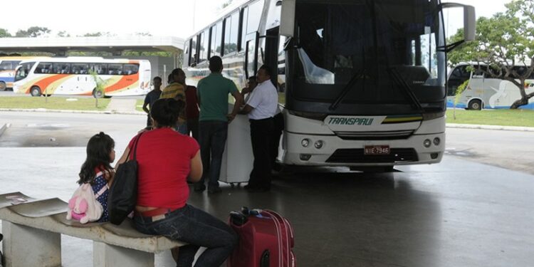 Texto diminui a burocracia para comprovação do direito ao passe livre em viagens interestaduais - Alessandro Dantas /Agência Senado