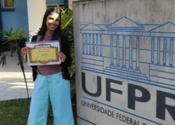 Estudante com paralisia cerebral se forma na UFPR
