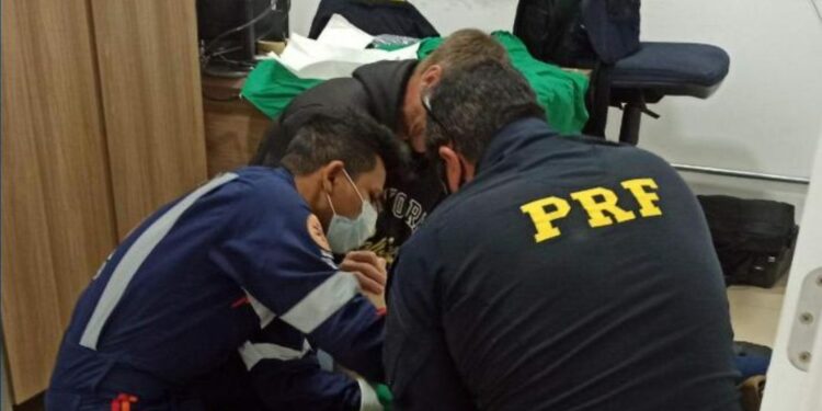 (Bebê nasce em posto policial da PRF | foto: PRF