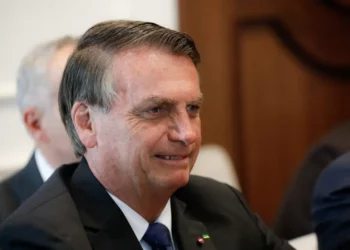 Bolsonaro confirma ida ao debate da Globo na próxima quinta-feira (29)