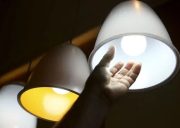 Mudança de dia de sessão no Senado pode fazer caducar MP que aumentaria conta de luz