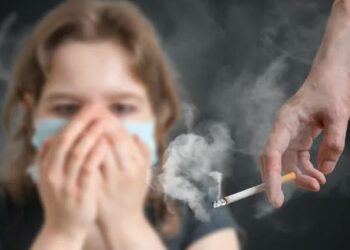 Fumar perto de filhos aumenta chance de ter netos asmáticos, diz estudo