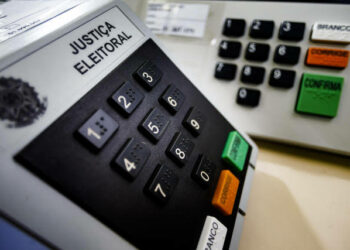 Eleitor que insistir no uso do celular em cabine de votação será encaminhado à polícia, confirma TRE