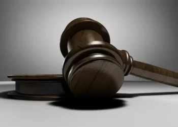 Mulher é condenada a 17 anos de prisão por envenenar marido pela herança