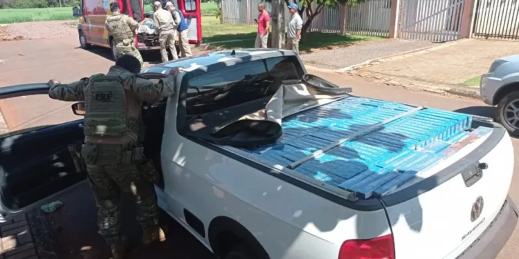 Carro e carga de cigarro são apreendidos em Cascavel. Foto: Divulgação/Polícia Rodoviária Federal (PRF)