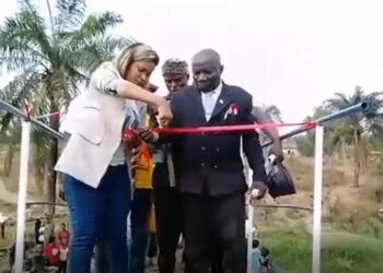 Ponte desaba no exato momento em que é inaugurada; assista