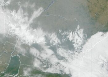 Fumaça de queimadas da Amazônia cobre o Paraná e muda paisagem