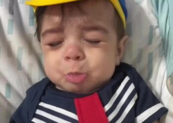Bebê de 6 meses viraliza por chorar igual ao Kiko do Chaves; assista