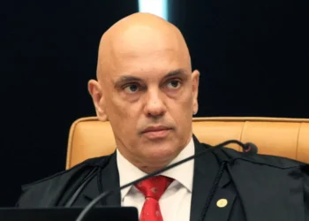 Moraes diz que 99,9% dos eleitores entregaram o celular ao mesário