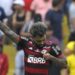 Gabigol decide, Flamengo vence Athletico e é tricampeão da Libertadores