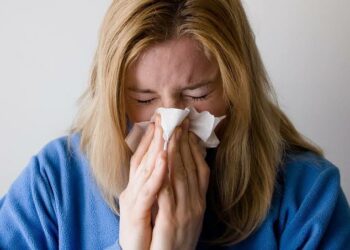 Gripe e Covid crescem com frio fora de época e relaxamento de medidas; saiba diferenciar