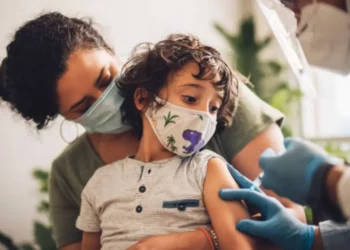 Pfizer entrega 1 milhão de doses de vacina contra Covid destinada a bebês e crianças