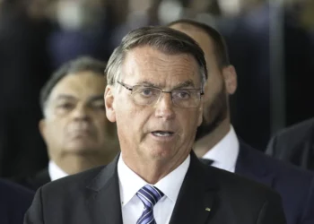 Bolsonaro terá direito a carros, seguranças e deve receber R$ 42 mil