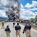 Polícia desobstrui BR-101 com uso de bombas, cavalaria e tropa de choque em SC