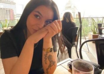 Jovem pula de táxi em movimento e morre ao bater a cabeça