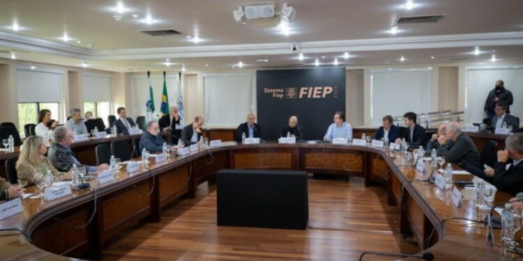 Frente Parlamentar e setor produtivo debatem novo pedágio no Paraná. / Créditos: FIEP