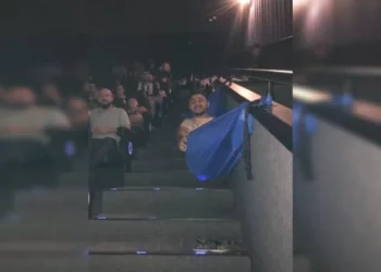 Homem arma rede em cinema para assistir às 3 horas de Avatar 2; vídeo