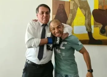 Bolsonaro chega aos EUA e se hospeda em casa de ex-lutador de MMA