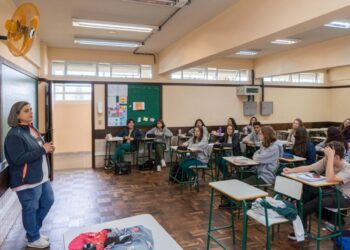 Aulas da rede estadual do Paraná encerram na segunda-feira
