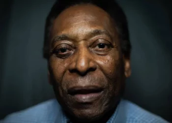 Doença progride, e Pelé precisa de cuidados cardíacos e renais, diz hospital