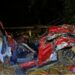 Paraná: Caminhão carregado com toras tomba em cima de veículos e mata 5 pessoas na PR-456