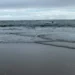 Corpo é encontrado perto da água na praia de Caiobá por homem que limpava faixa de areia