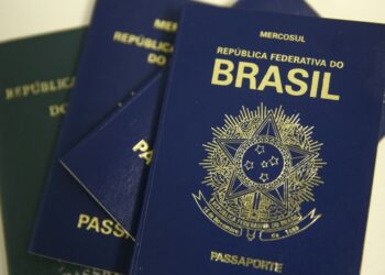 Polícia Federal anuncia normalização na emissão de passaportes