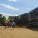Caminhão é atingido e arrastado por trem no interior do Paraná, assista