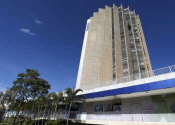 Caixa suspende crédito consignado para beneficiários do Bolsa Família