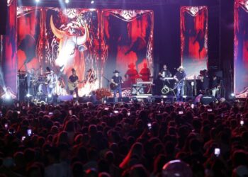 Fernando & Sorocaba levam milhares de veranistas às areias de Matinhos