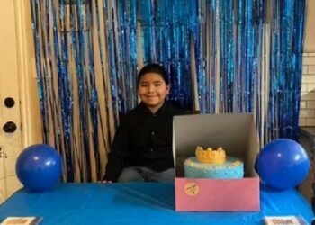 Ninguém foi à festa de menino e internautas ajudam a comemorar aniversário
