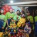 Menina pede caminhão de lixo como tema de aniversário e garis vão prestigiá-la