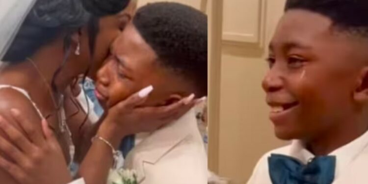 Mekhi , de 11 anos, não aguentou e começou a chorar quando viu a mãe vestida de noiva - Foto: reprodução / TikTok