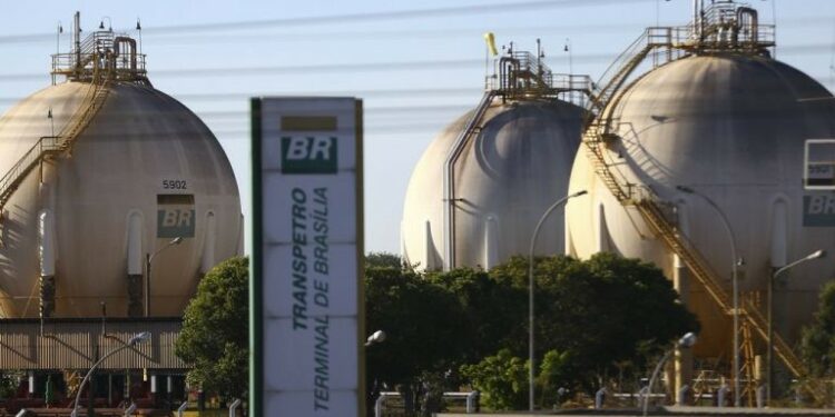 Para deputado, preço final dos combustíveis vai depender da política da Petrobras - (Foto: Marcelo Camargo/Agência Brasil)
