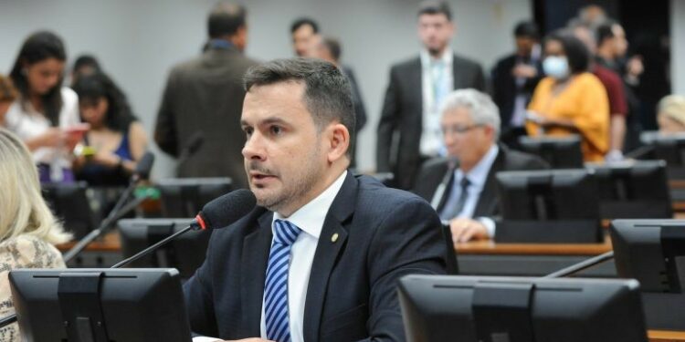 Capitão Alberto Neto: "PMs encontram-se em situação de vulnerabilidade - (Foto: Billy Boss/Câmara dos Deputados)